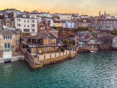 Polruan waterside cottage sleeps 8