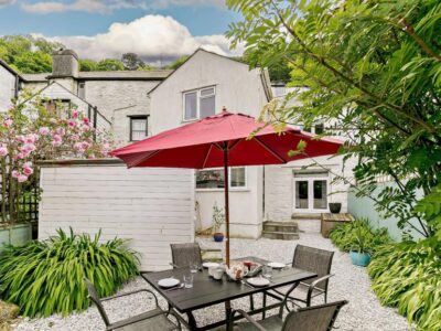 Polperro pet friendly cottage sleeps 5