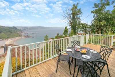 West Looe pet friendly cottage sleeps 4