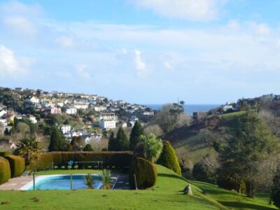 Mevagissey farmhouse with pool sleeps 18