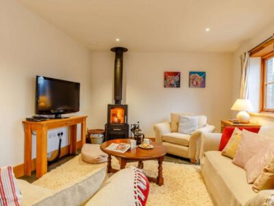 Galmpton farmhouse sleeps 4