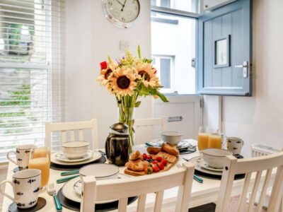 Brixham Harbour cottage sleeps 4