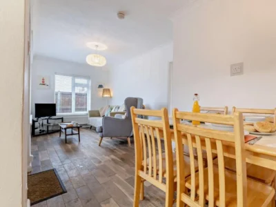Bacton beachside cottage sleeps 4