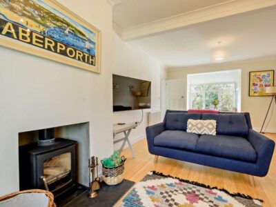 Superb Aberporth cottage