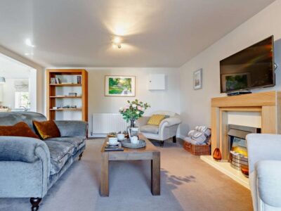 Torquay two bedroom cottage with parking