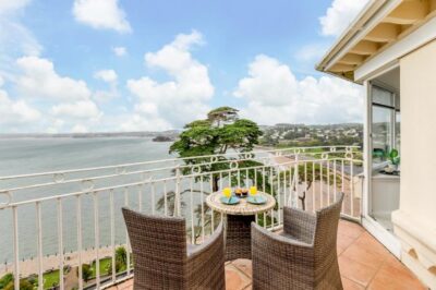 Torquay two bed apartment with sea views