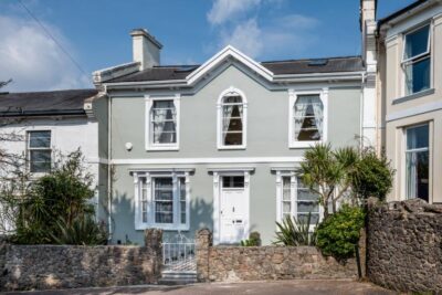 Torquay luxury large group cottage
