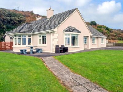 Inch Beach dog friendly holiday cottage