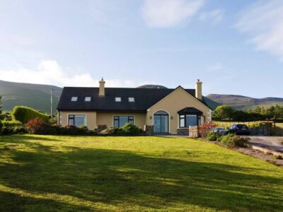 Dingle Peninsula large dog friendly cottage