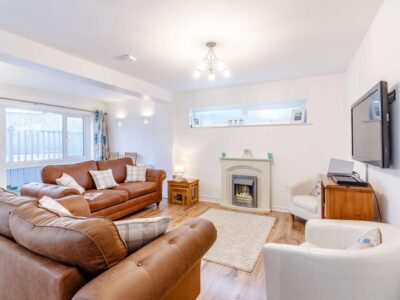 Torquay accommodation for eight