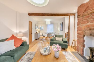Teignmouth cottage with enclosed courtyard