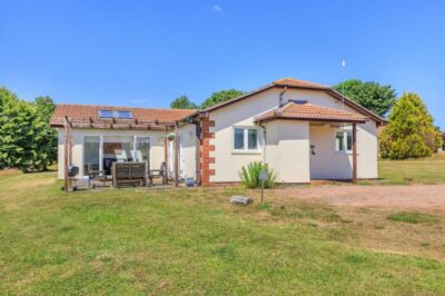 Sidmouth coastal cottage sleeps 4