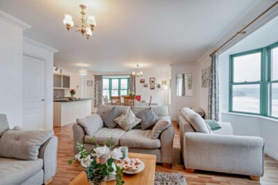 Broad Haven seafront apartment sleeps four