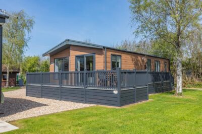 Dorset rustic lodge sleeps 4