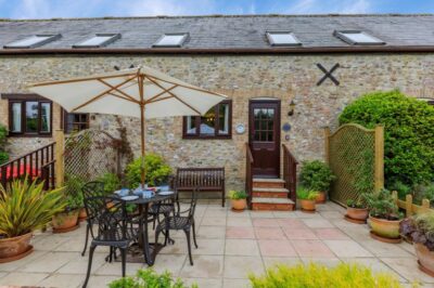Lyme Regis two bed cottage near coast