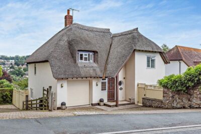 Lyme Regis thatched cottage sleeps 6