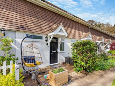 Charmouth budget pet friendly cottage