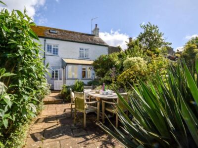Charmouth coastal cottage sleeps 5