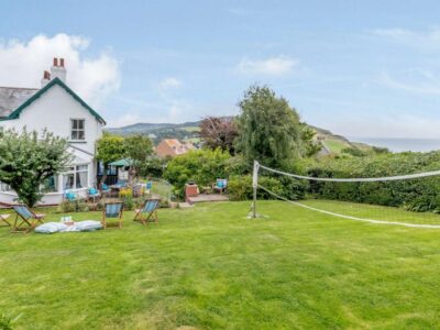 Charmouth beach cottage sleeps 6