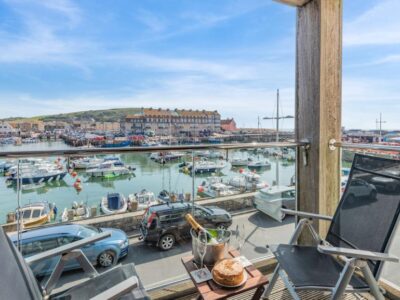 West Bay holiday apartment near the beach
