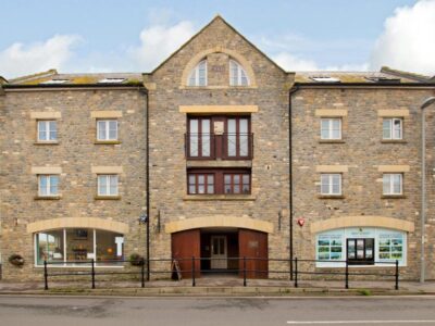 West Bay coastal apartment sleeps 4
