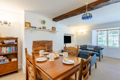 Burton Bradstock coastal cottage sleeps 4