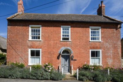 Burton Bradstock dog friendly seaside cottage