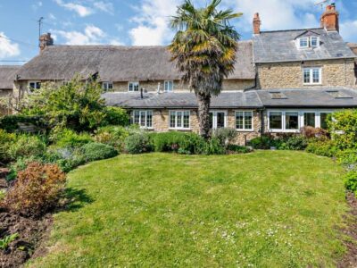 Burton Bradstock large dog friendly cottage