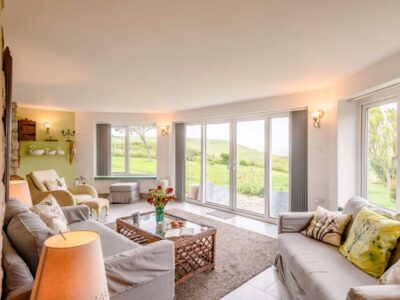 Dorset coastal cottage sleeps 6