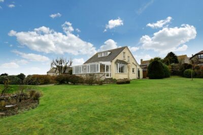 Dorset coastal cottage sleeps 8