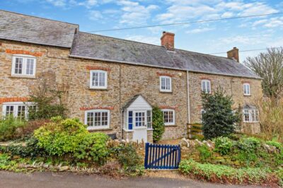 Chesil Beach coastal cottage sleeps 4