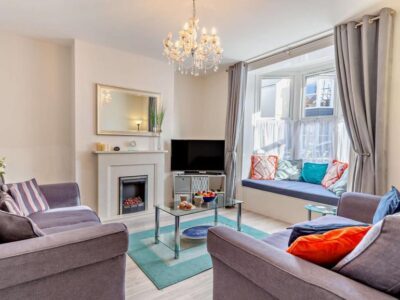 Weymouth beach house sleeps 8
