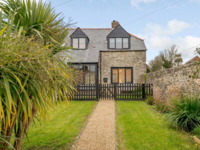 Lulworth cottage sleeps 4