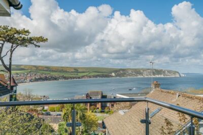 Swanage seaside retreat sleeps 6