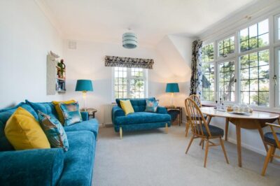 Swanage coastal apartment with parking