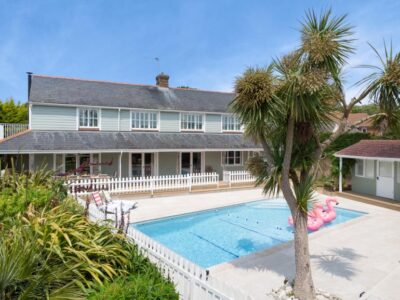 Bembridge cottage with pool sleeps 14