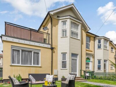 Shanklin seaside apartment sleeps four