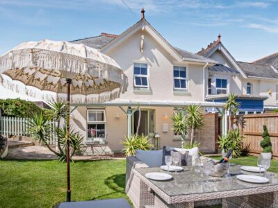Shanklin dog friendly cottage sleeps 6