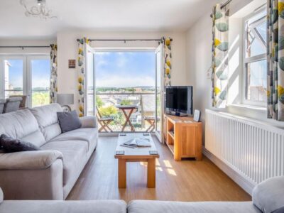 Shanklin self-catering cottage sleeps 6