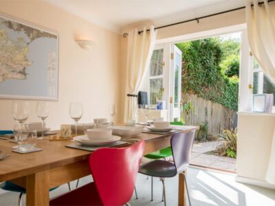 Studland coastal cottage sleeps 6