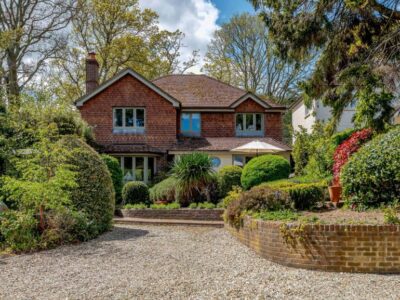 Studland seaside cottage sleeps 7