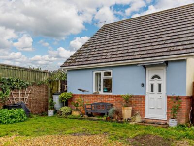 Hamworthy Beach cottage sleeps 4