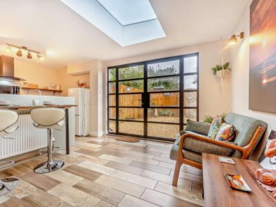 Freshwater dog friendly cottage for six