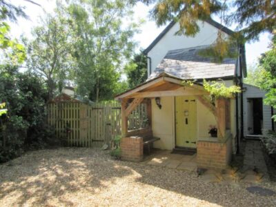 Totland Bay cottage sleeps 6