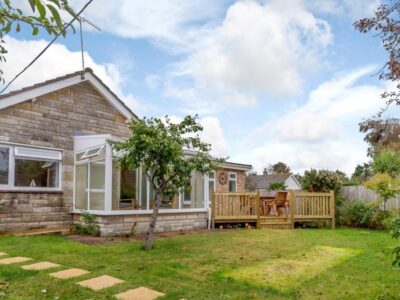 Freshwater dog friendly cottage sleeps 6