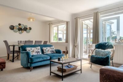 Freshwater family friendly beachside cottage