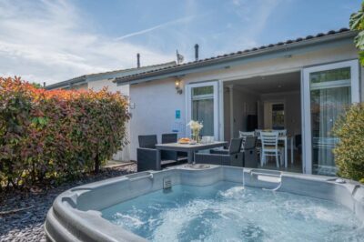 Totland Bay dog friendly hot tub cottage