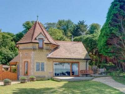 Cowes coach house sleeps 4