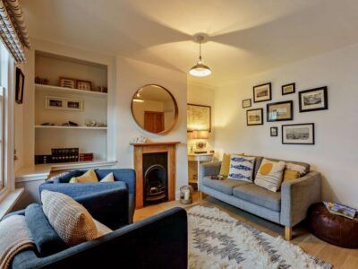Cowes stylish two bed cottage near beach