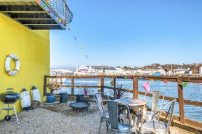 Cowes waterfront cottage sleeps 8
